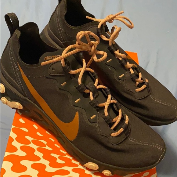 Running shoes - Picture 1 of 3